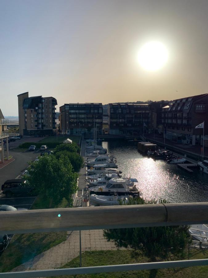 Blue Bay Studio Terrasse Довиль Экстерьер фото